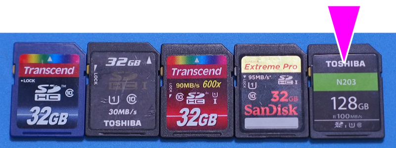 TOSHIBA(黒-緑) 128GB